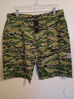 booboo Man Men's Green Camouflage Cargo Shorts Sz 32 NWT